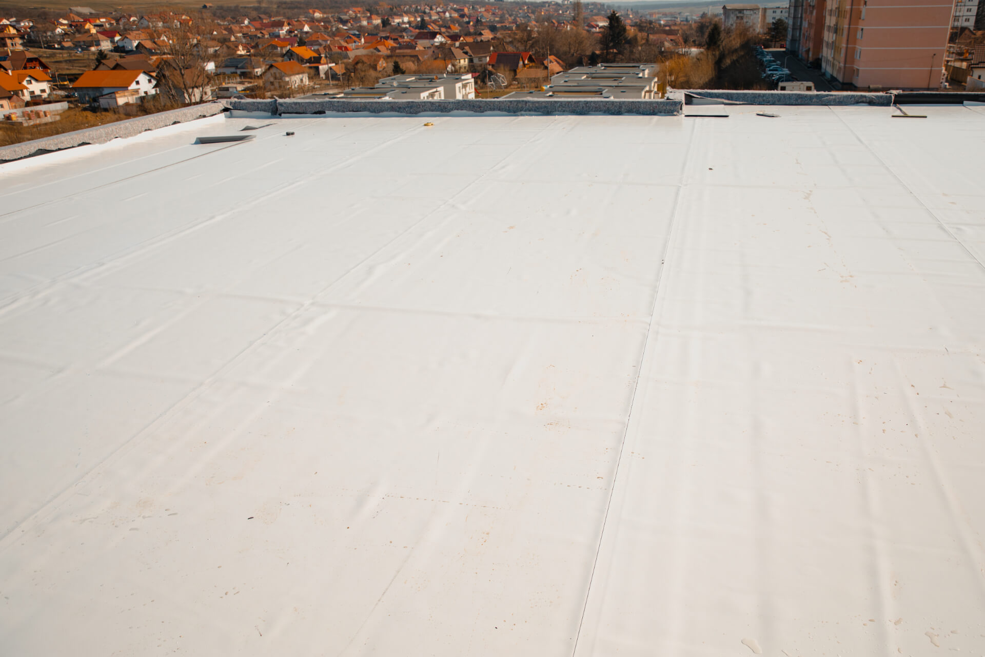 Light-coloured TPO membrane flat roof